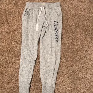 Hollister joggers